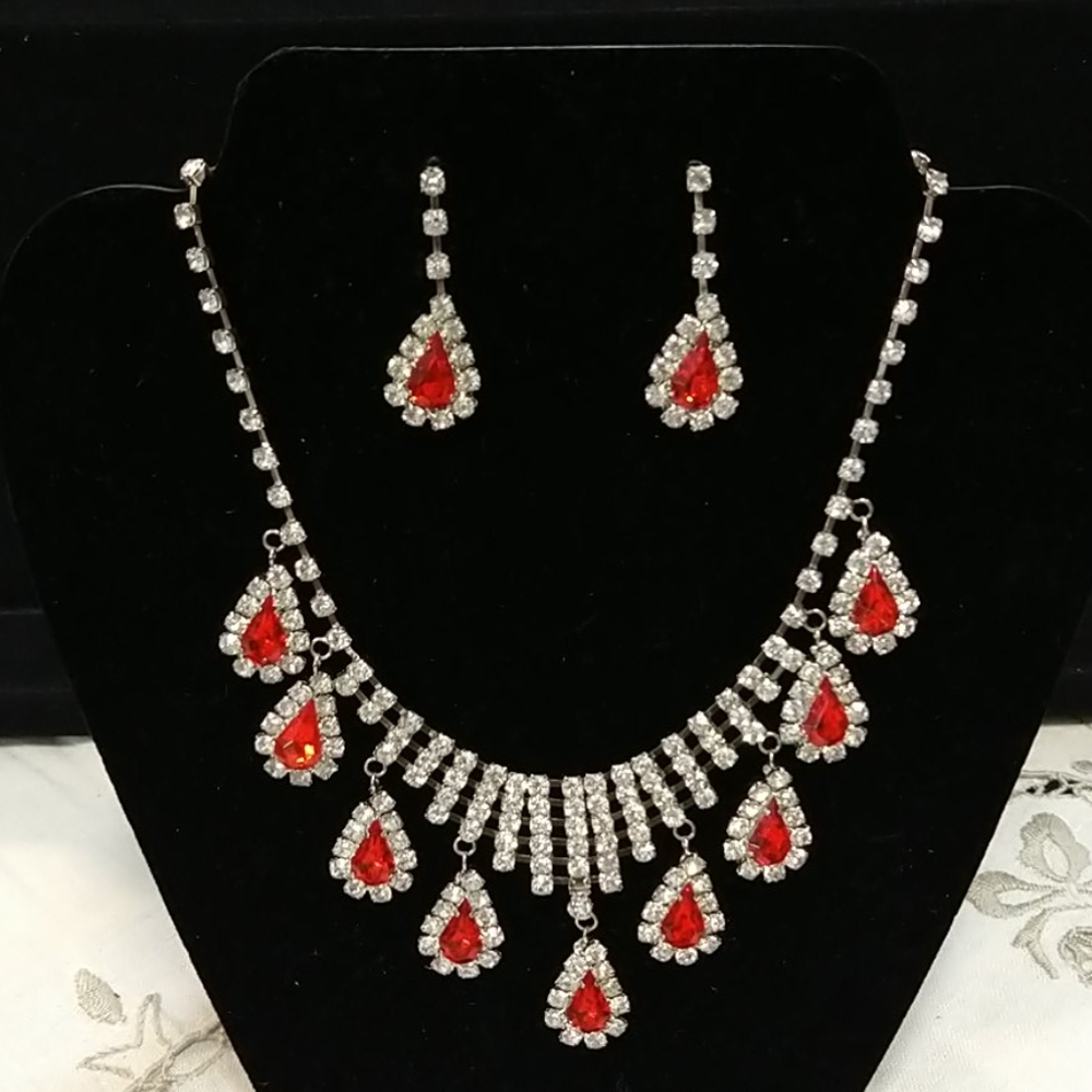Vintage rhinestone necklace and earring set.